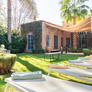  Villa Pauline With Private Pool & Garden, Service And No Insight.